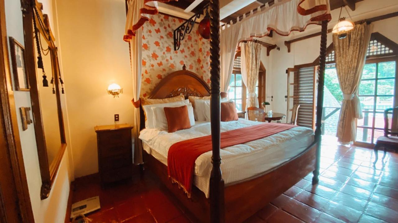 Tropicana Castle Dive Resort Powered By Cocotel Puerto Galera Kültér fotó