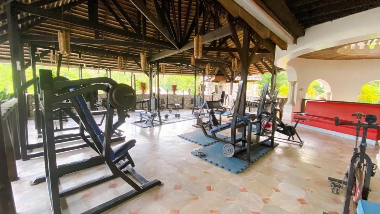 Tropicana Castle Dive Resort Powered By Cocotel Puerto Galera Kültér fotó