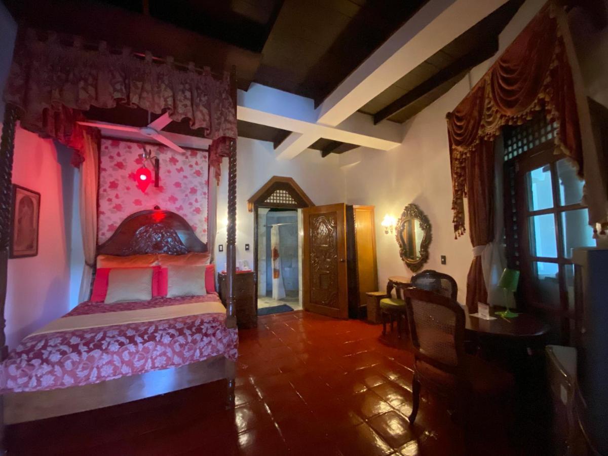 Tropicana Castle Dive Resort Powered By Cocotel Puerto Galera Kültér fotó