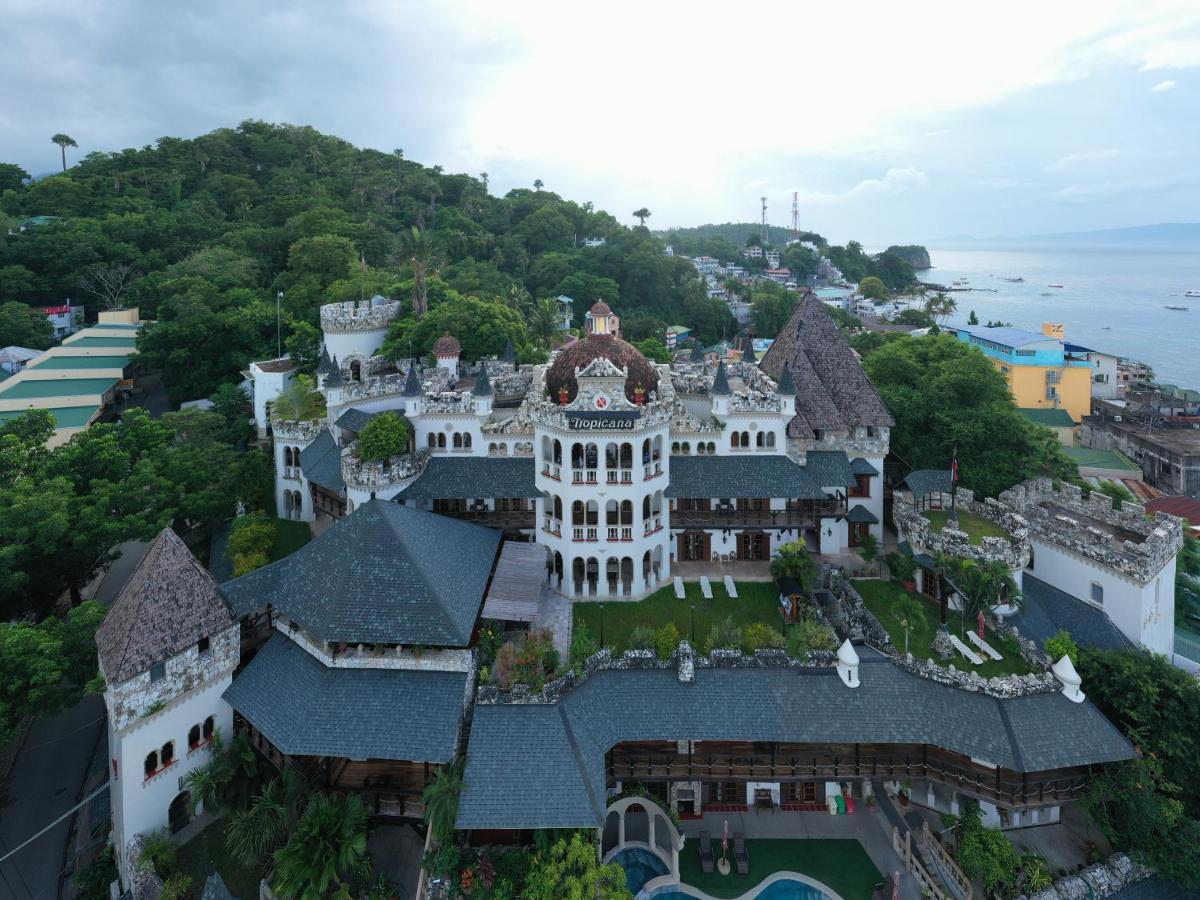 Tropicana Castle Dive Resort Powered By Cocotel Puerto Galera Kültér fotó