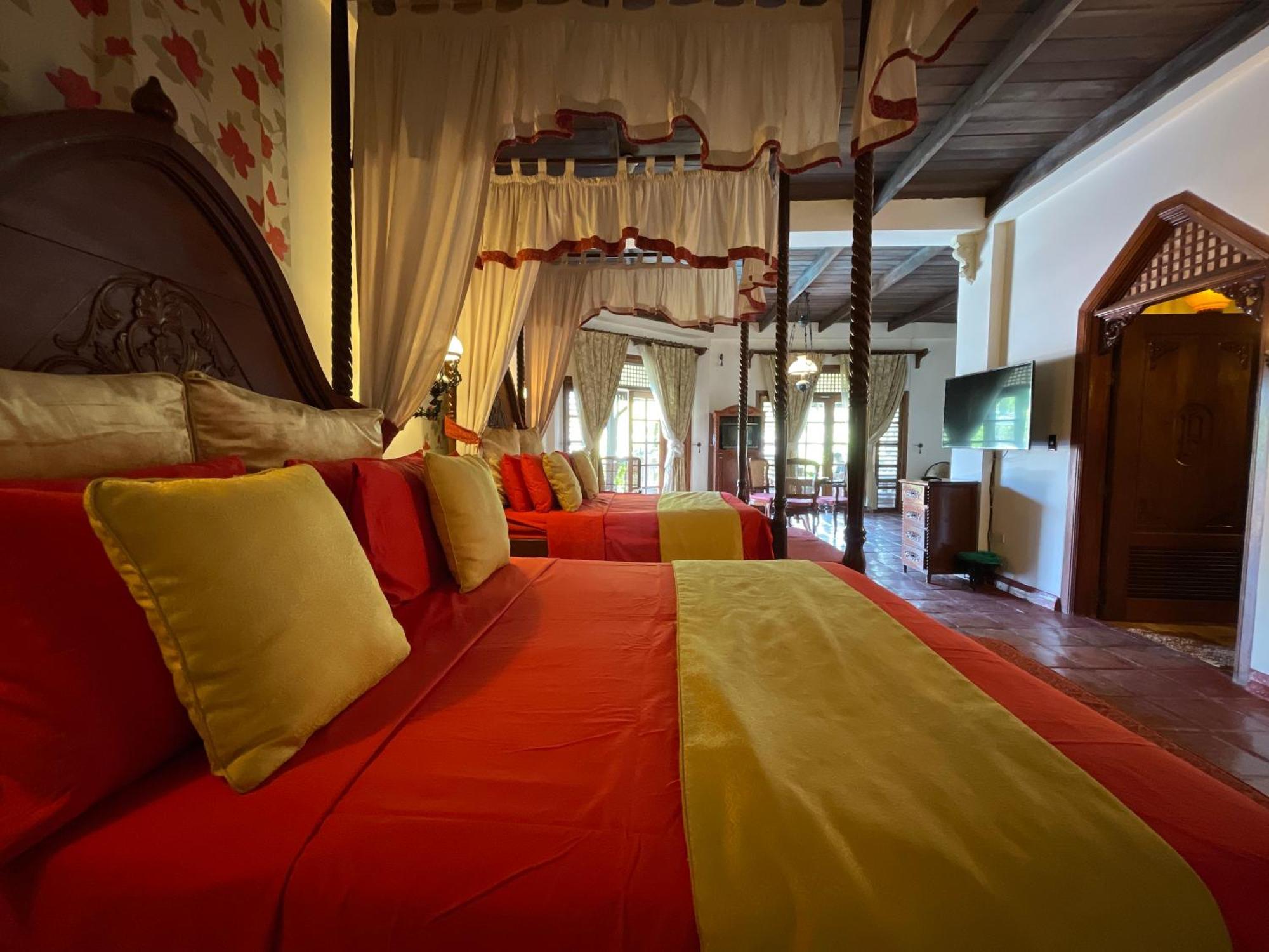 Tropicana Castle Dive Resort Powered By Cocotel Puerto Galera Szoba fotó
