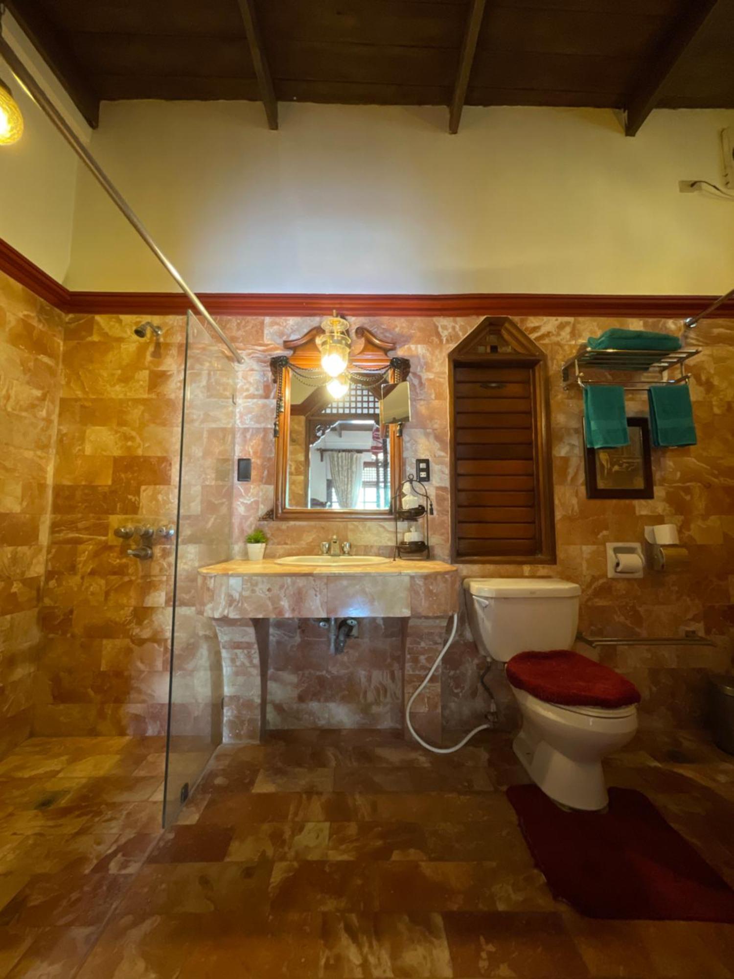 Tropicana Castle Dive Resort Powered By Cocotel Puerto Galera Szoba fotó