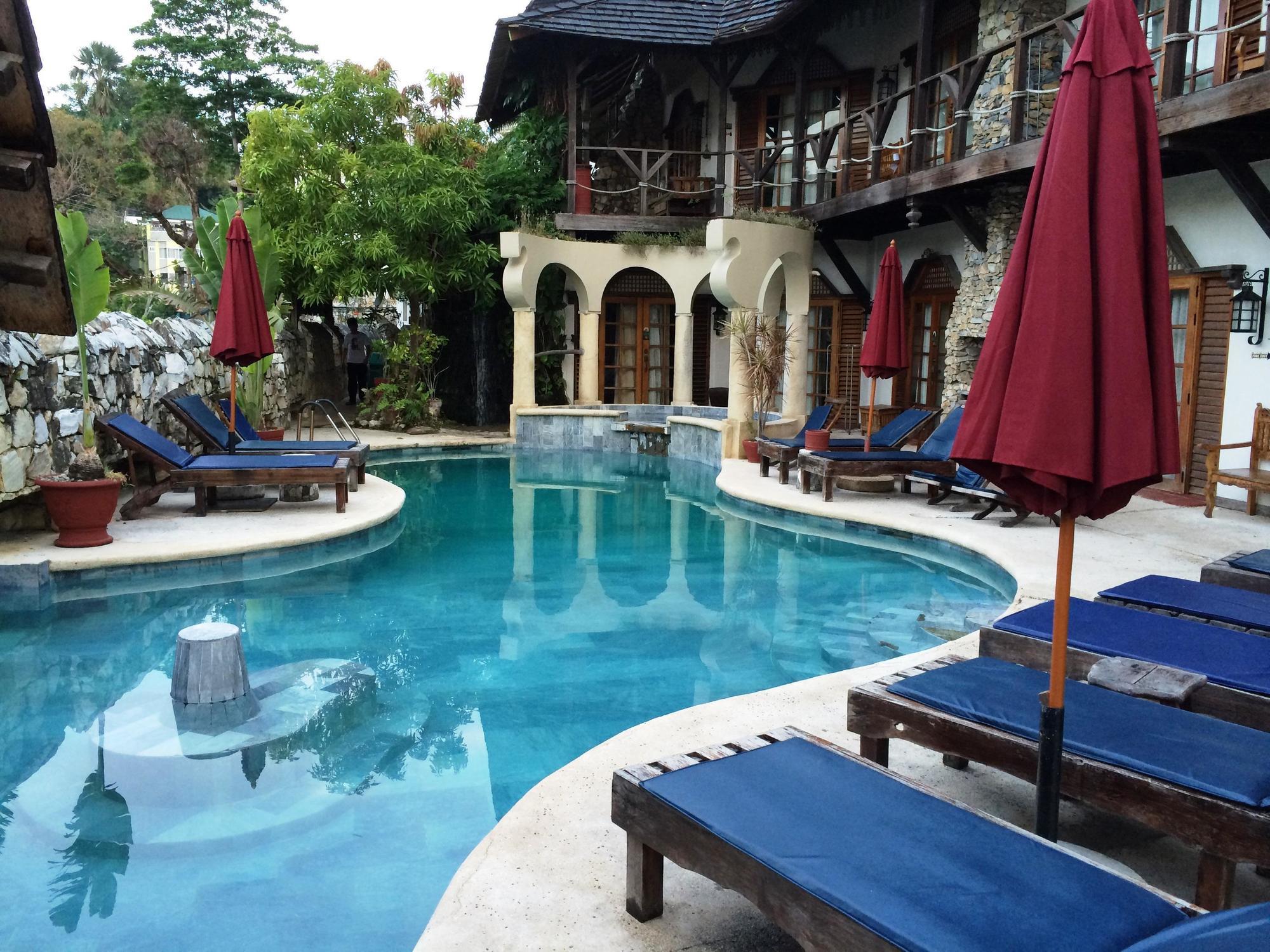 Tropicana Castle Dive Resort Powered By Cocotel Puerto Galera Kültér fotó